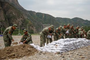 记者：卡马尔达已年满16岁，他可以和米兰签下职业合同